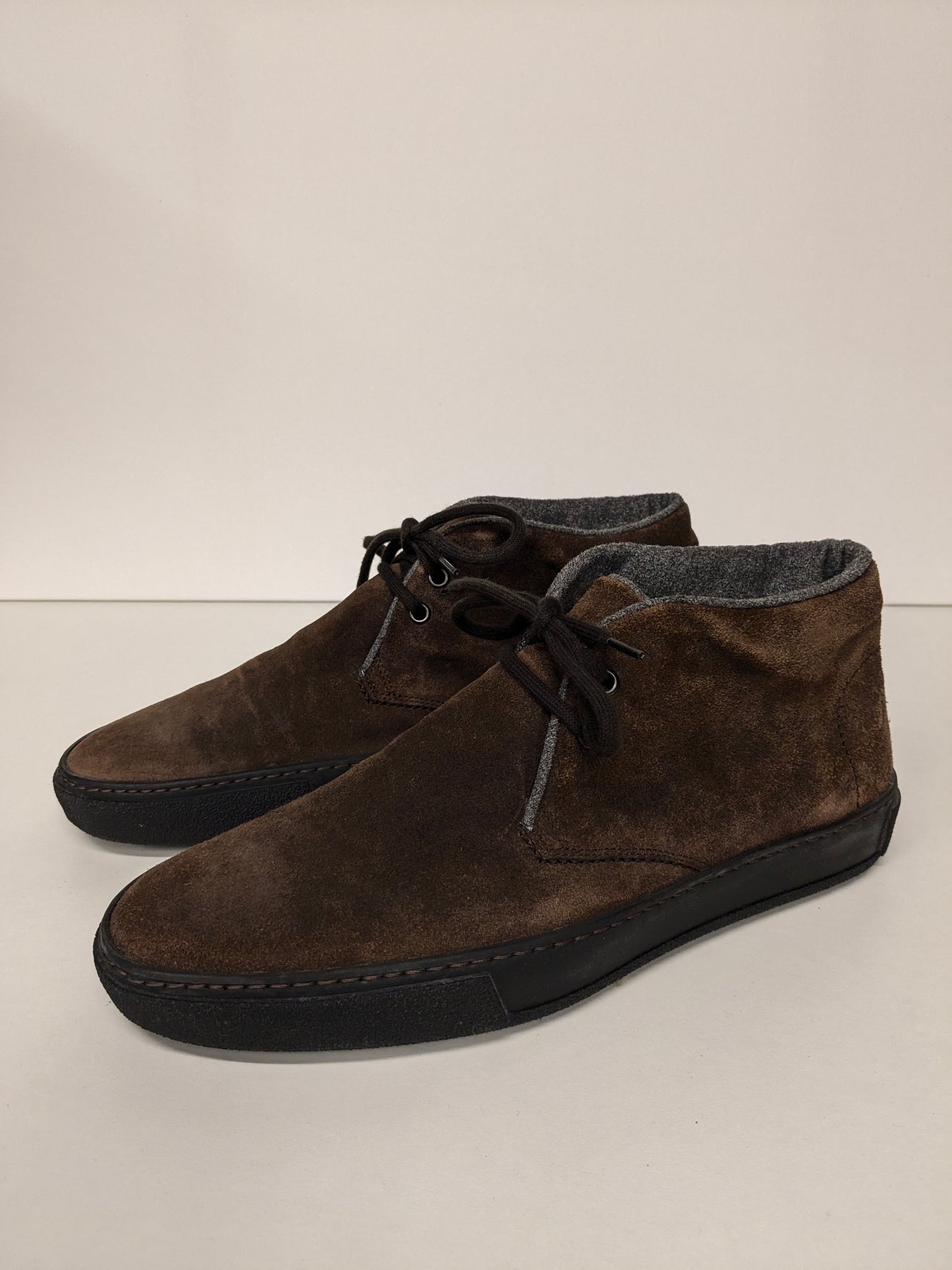 Hugo Boss Schnürstiefel aus Leder. Dunkelbraun mit Textilfutter. Größe 42.