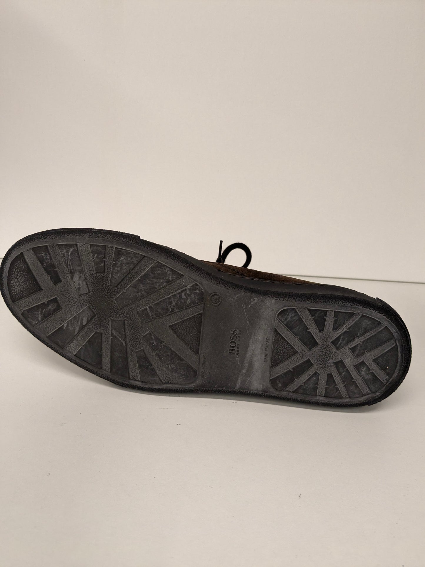 Hugo Boss Schnürstiefel aus Leder. Dunkelbraun mit Textilfutter. Größe 42.