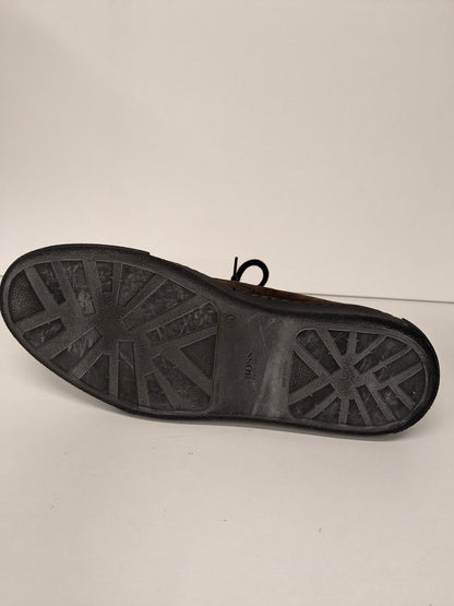 Hugo Boss Schnürstiefel aus Leder. Dunkelbraun mit Textilfutter. Größe 42.