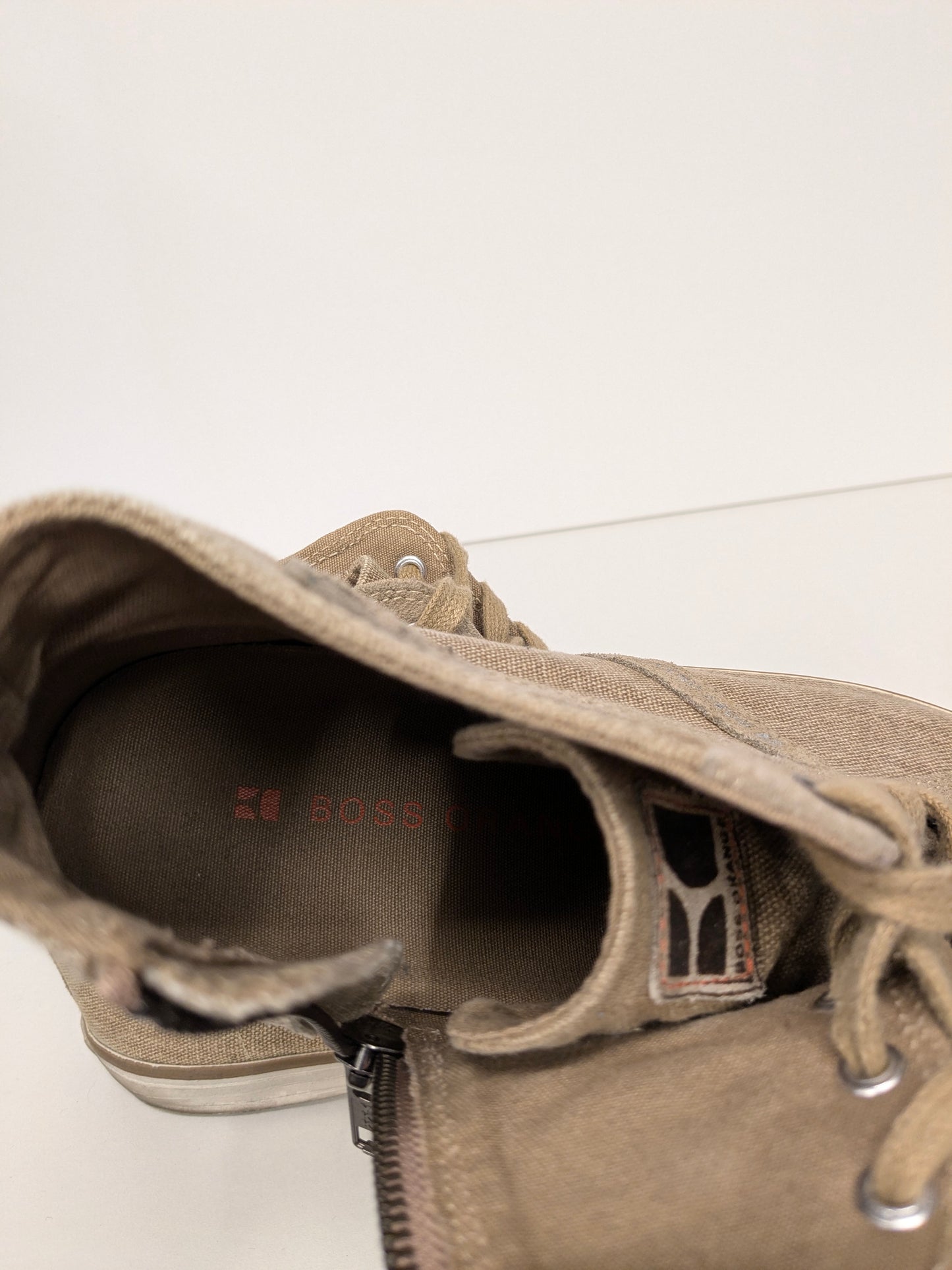 Boss Orange / Hugo Boss hoge stoffen sneakers. Beige gekleurd. Maat 42.