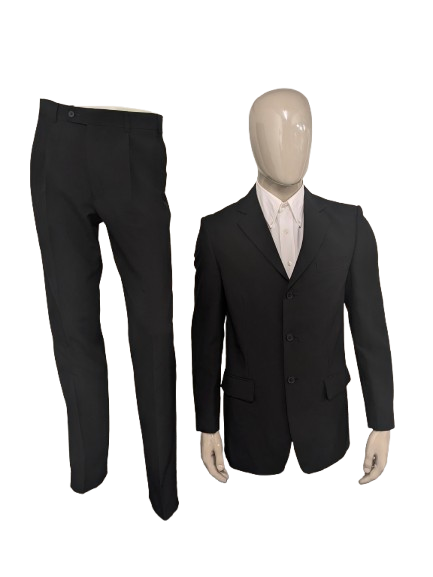 Disfraz de maestro de viajes. De color negro. Talla 94 (48/M).