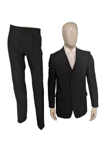 Travelmaster kostuum. Zwart gekleurd. Maat 94 (48 / M).
