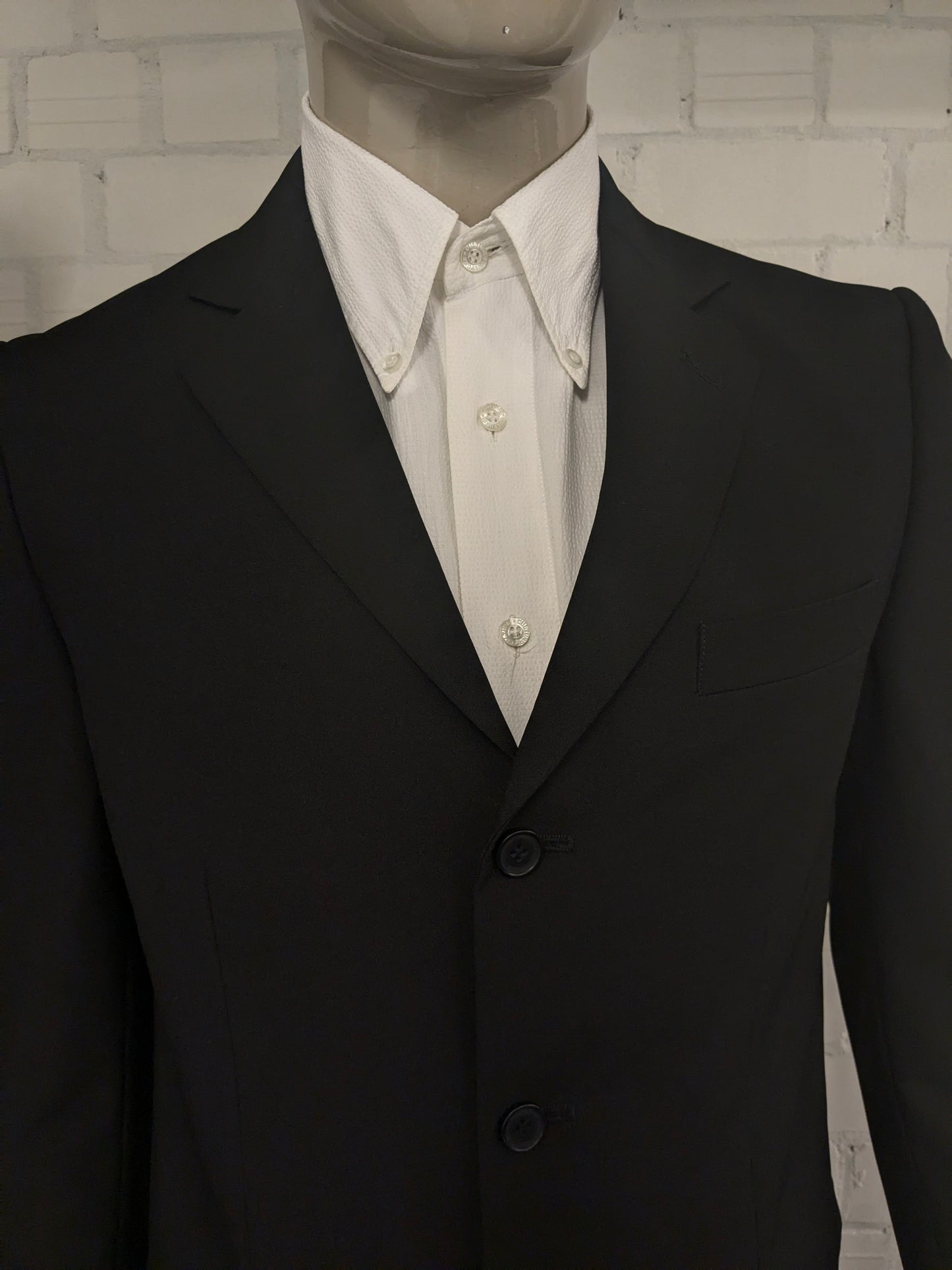 Travelmaster kostuum. Zwart gekleurd. Maat 94 (48 / M).