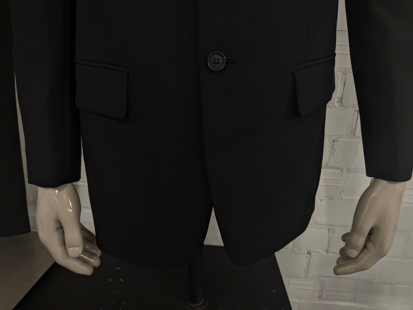 Travelmaster kostuum. Zwart gekleurd. Maat 94 (48 / M).