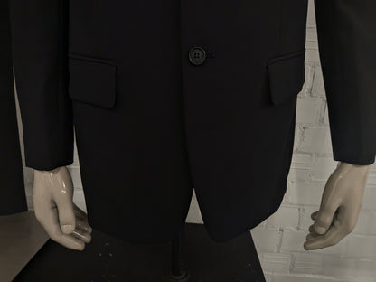 Travelmaster kostuum. Zwart gekleurd. Maat 94 (48 / M).