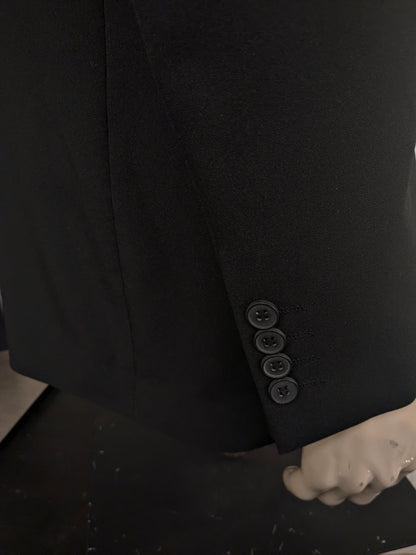 Travelmaster kostuum. Zwart gekleurd. Maat 94 (48 / M).