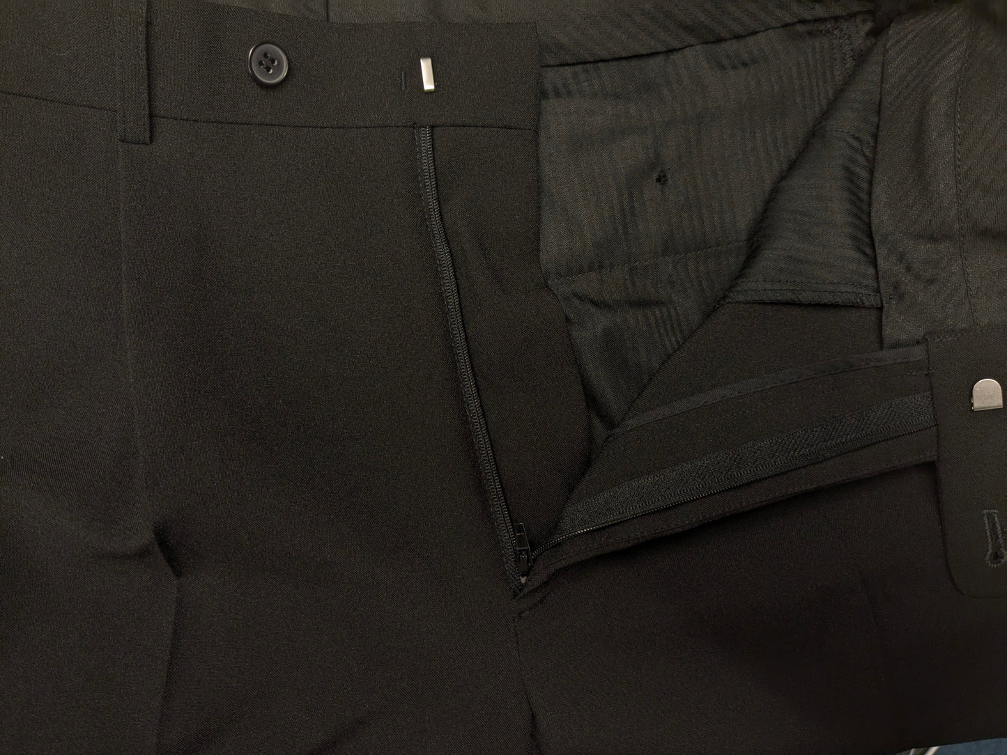 Travelmaster kostuum. Zwart gekleurd. Maat 94 (48 / M).