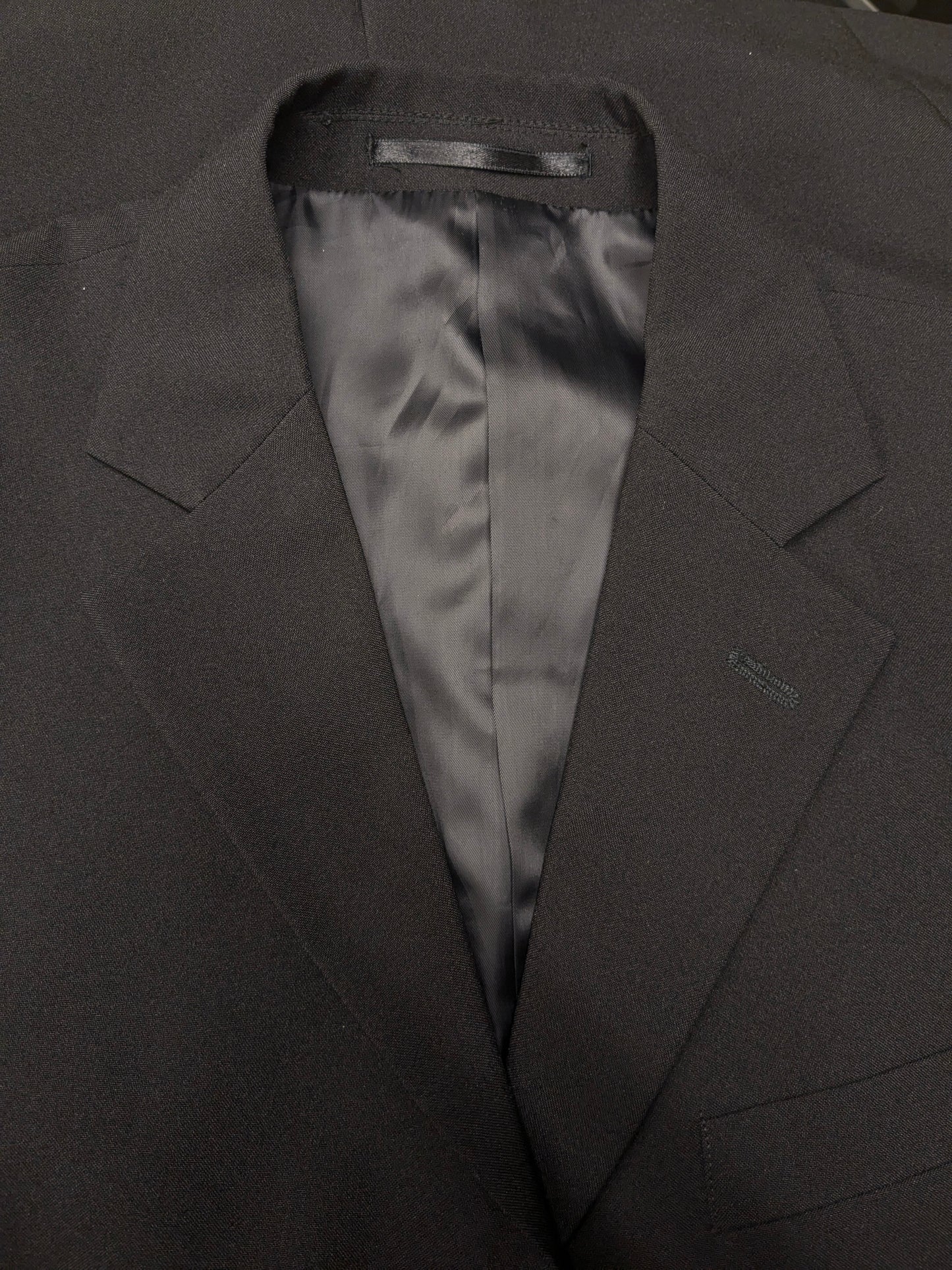 Travelmaster kostuum. Zwart gekleurd. Maat 94 (48 / M).