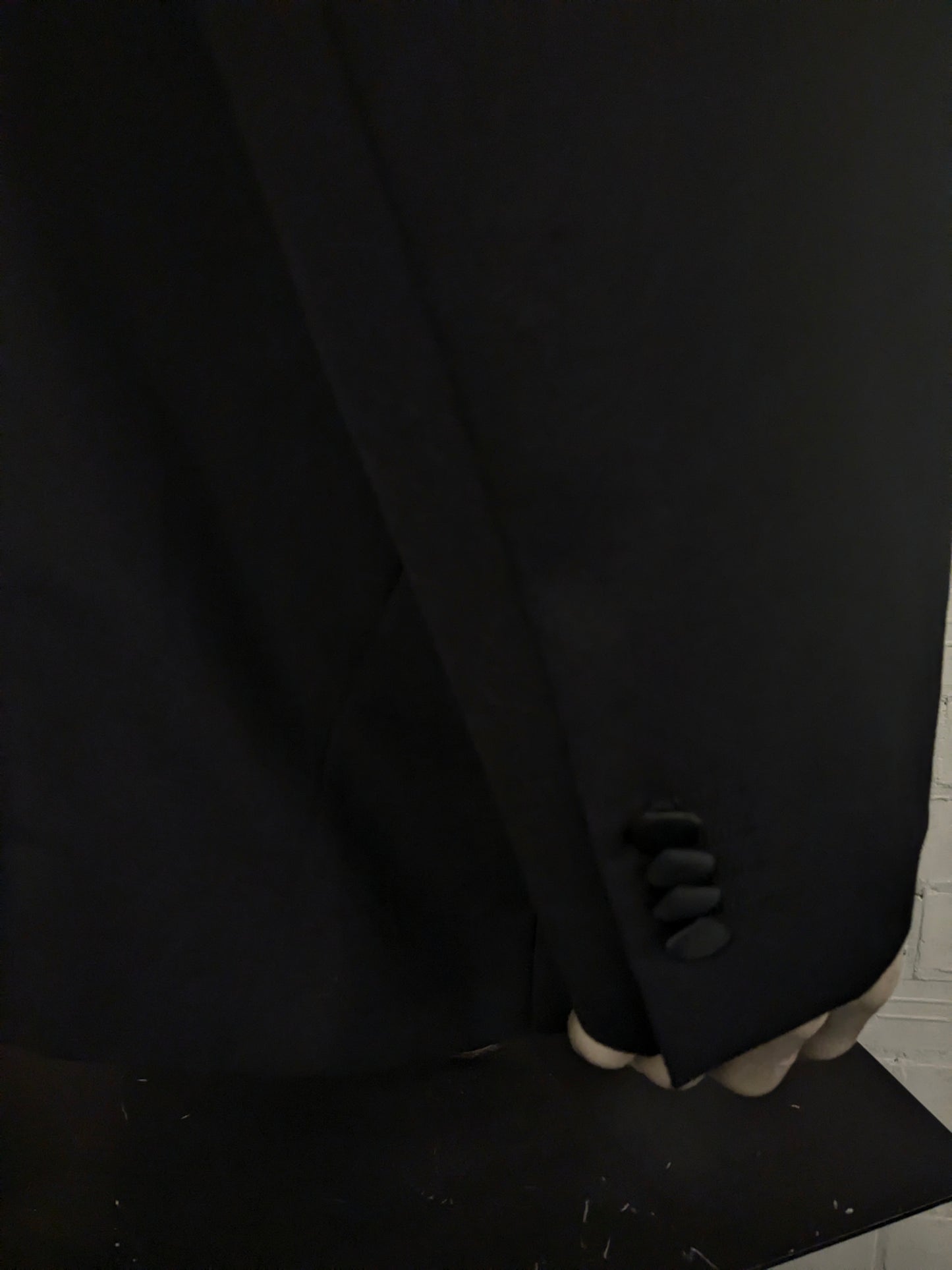 Smoking/vestito. Di colore nero. Taglia 60.