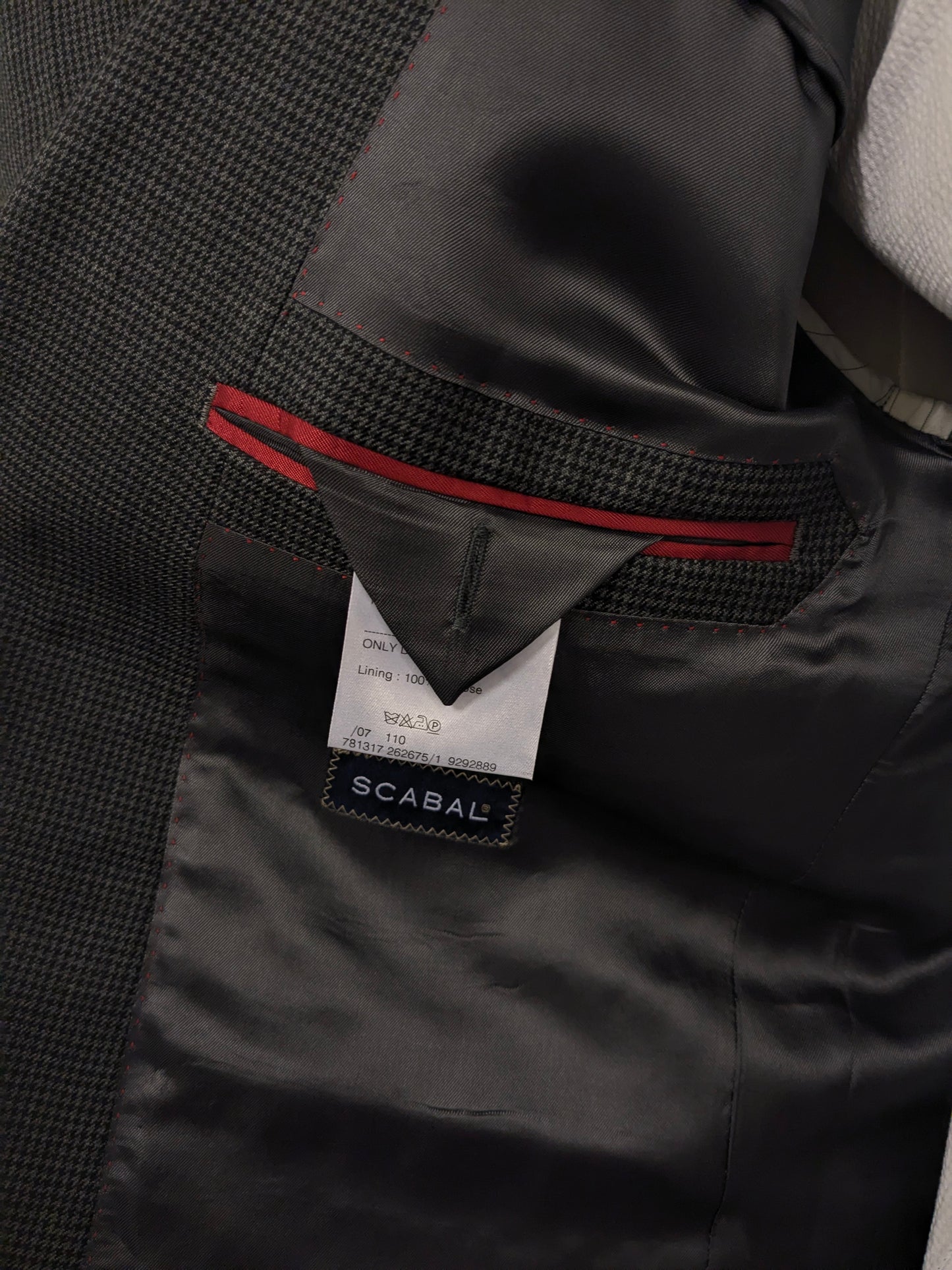 Abito Scabal in lana realizzato su misura. Motivo grigio nero. Taglia 56/XL.