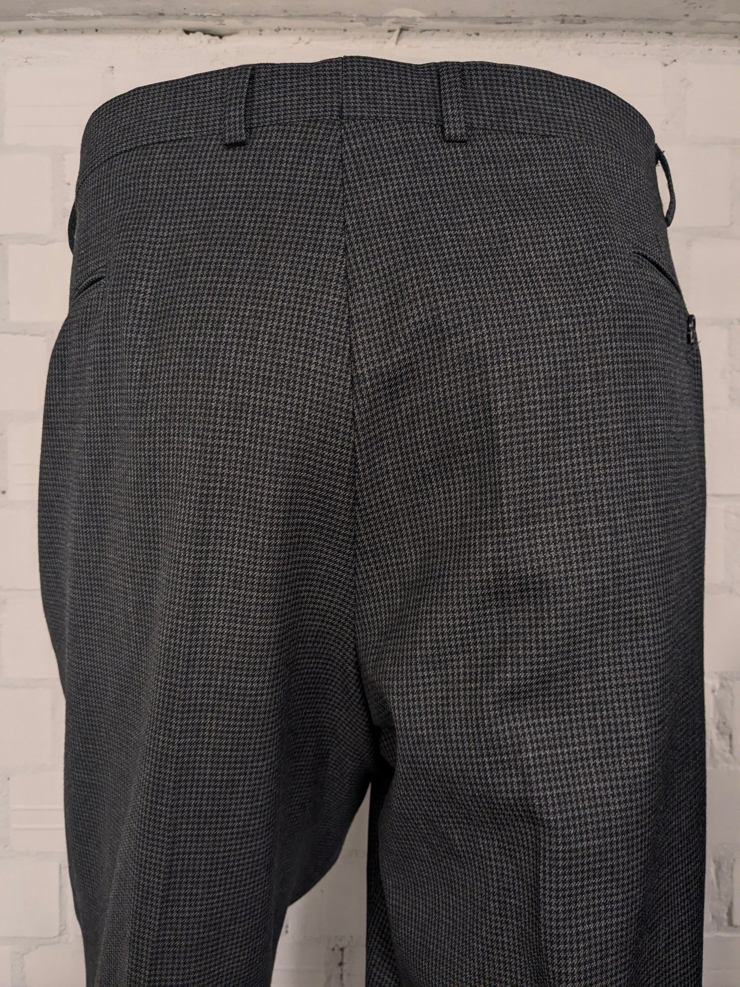 Abito Scabal in lana realizzato su misura. Motivo grigio nero. Taglia 56/XL.