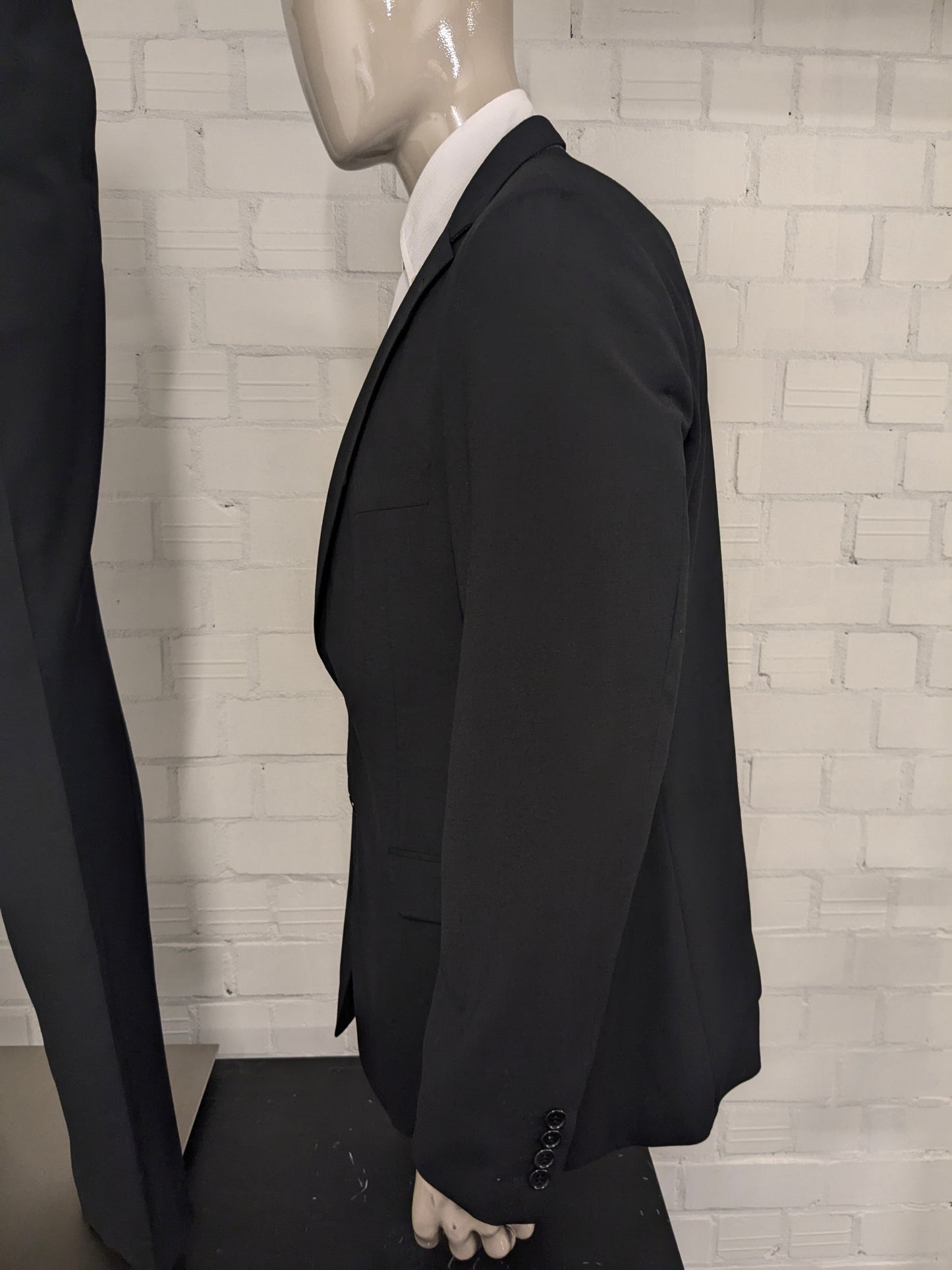 Abito in lana Limo Vierra. Di colore nero. Taglia 56/XL.