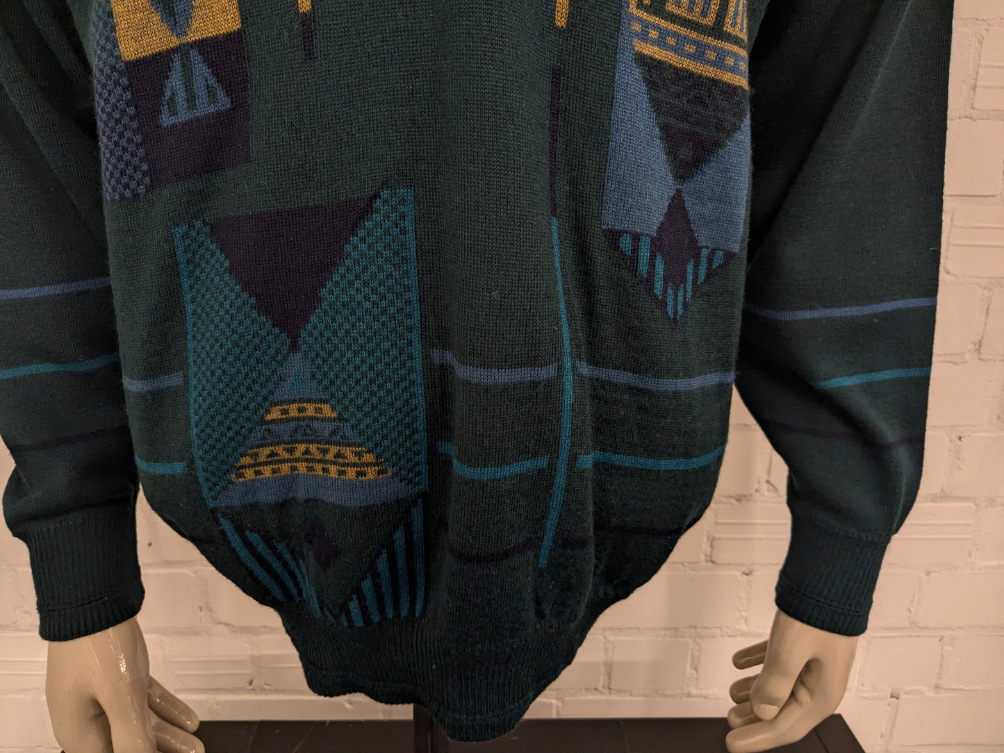 Vintage Pierre Sangan Wollen trui met V-Hals. Groen Blauw Geel gekleurd. Maat L. 50% Wol.