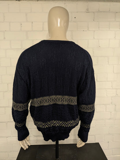Vintage MRH Wollen trui met V-Hals. Donker Blauw Bruin Groen gekleurd. Maat XL.