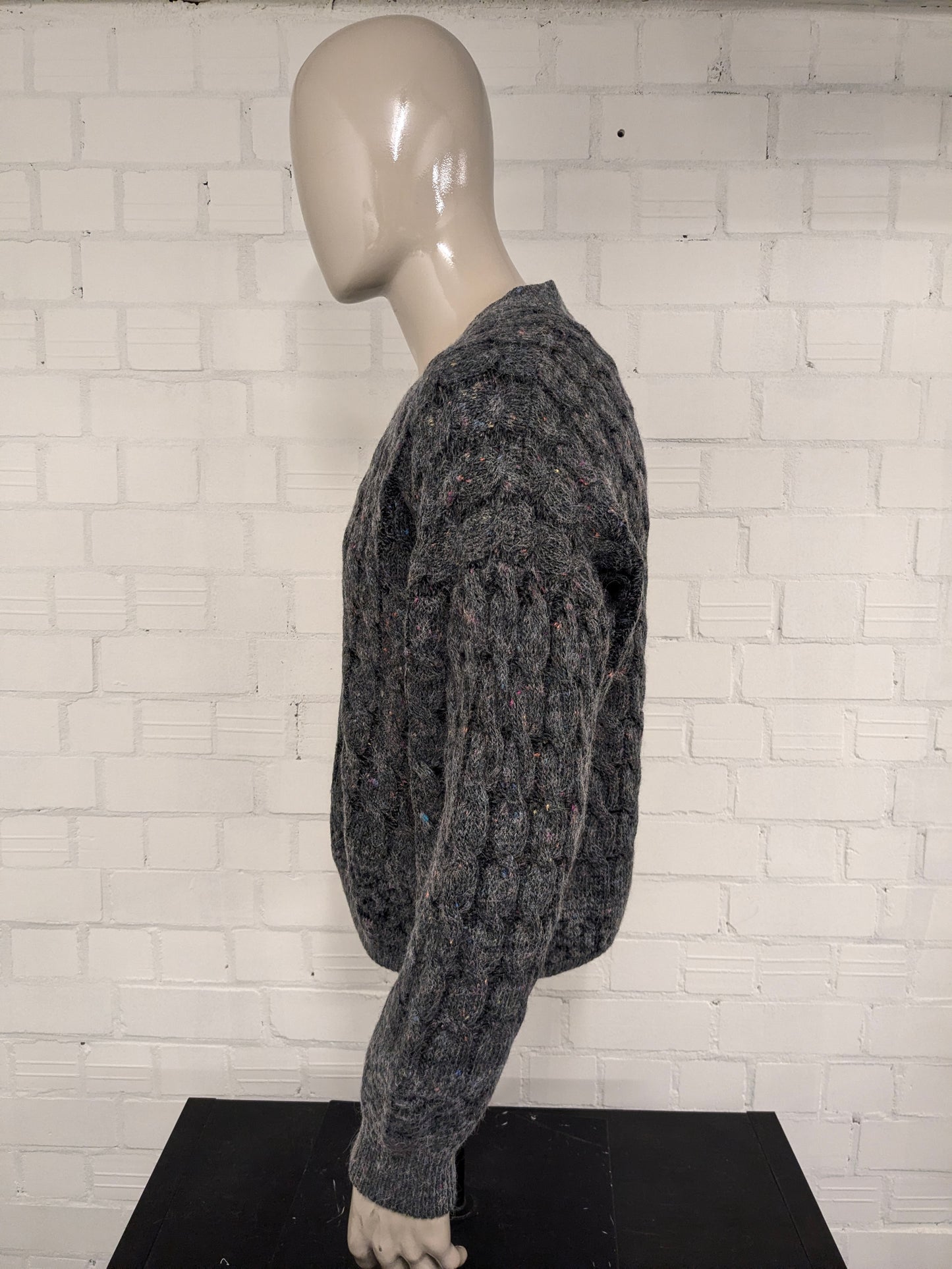 Vintage Castella Alpaca / Wollen trui met V-Hals. Grijs Gekleurde spikkels gemêleerd. Maat XL. 4% Wol en 10% Alpaca Wol.