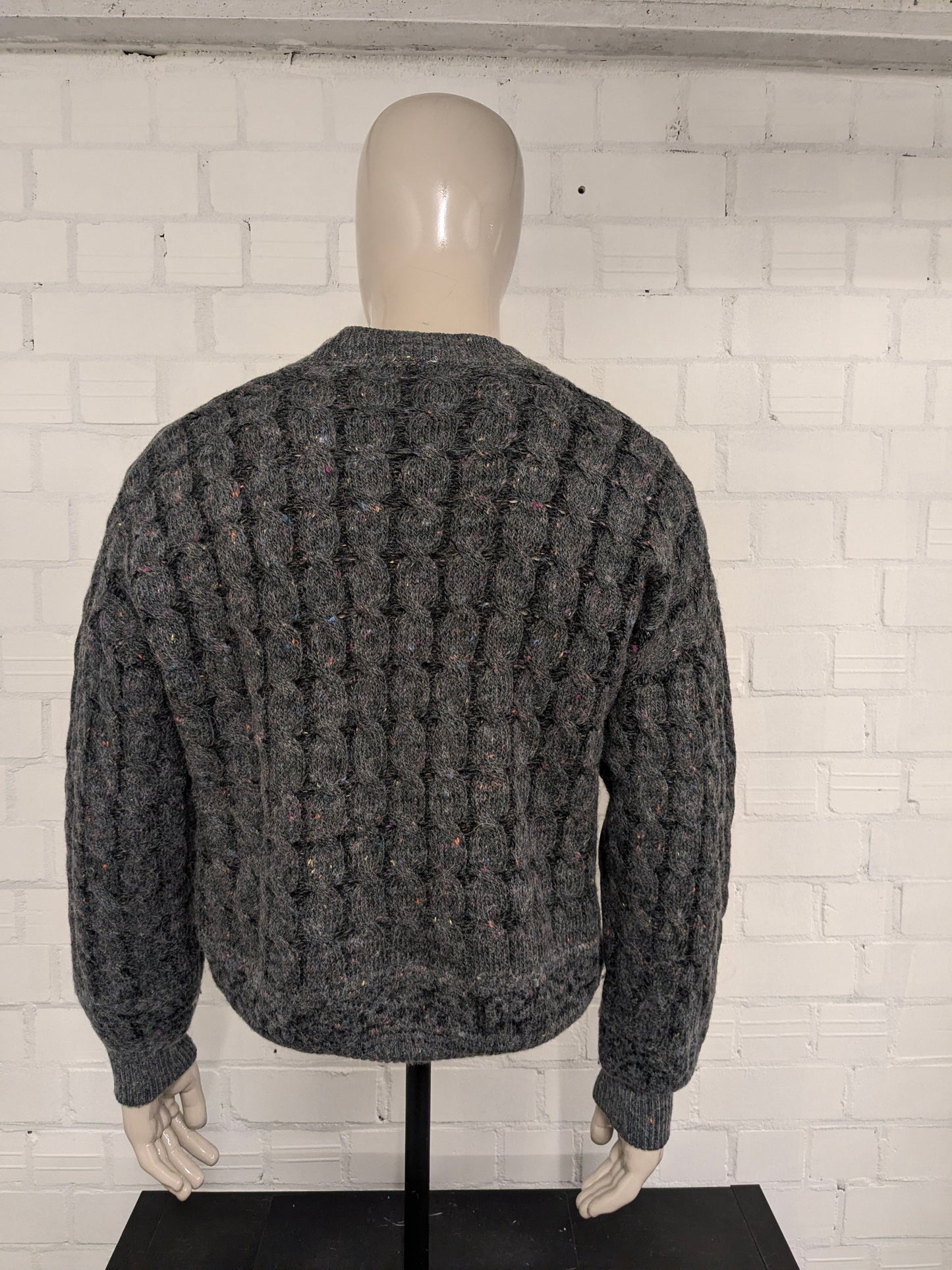 Vintage Castella Alpaca / Wollen trui met V-Hals. Grijs Gekleurde spikkels gemêleerd. Maat XL. 4% Wol en 10% Alpaca Wol.