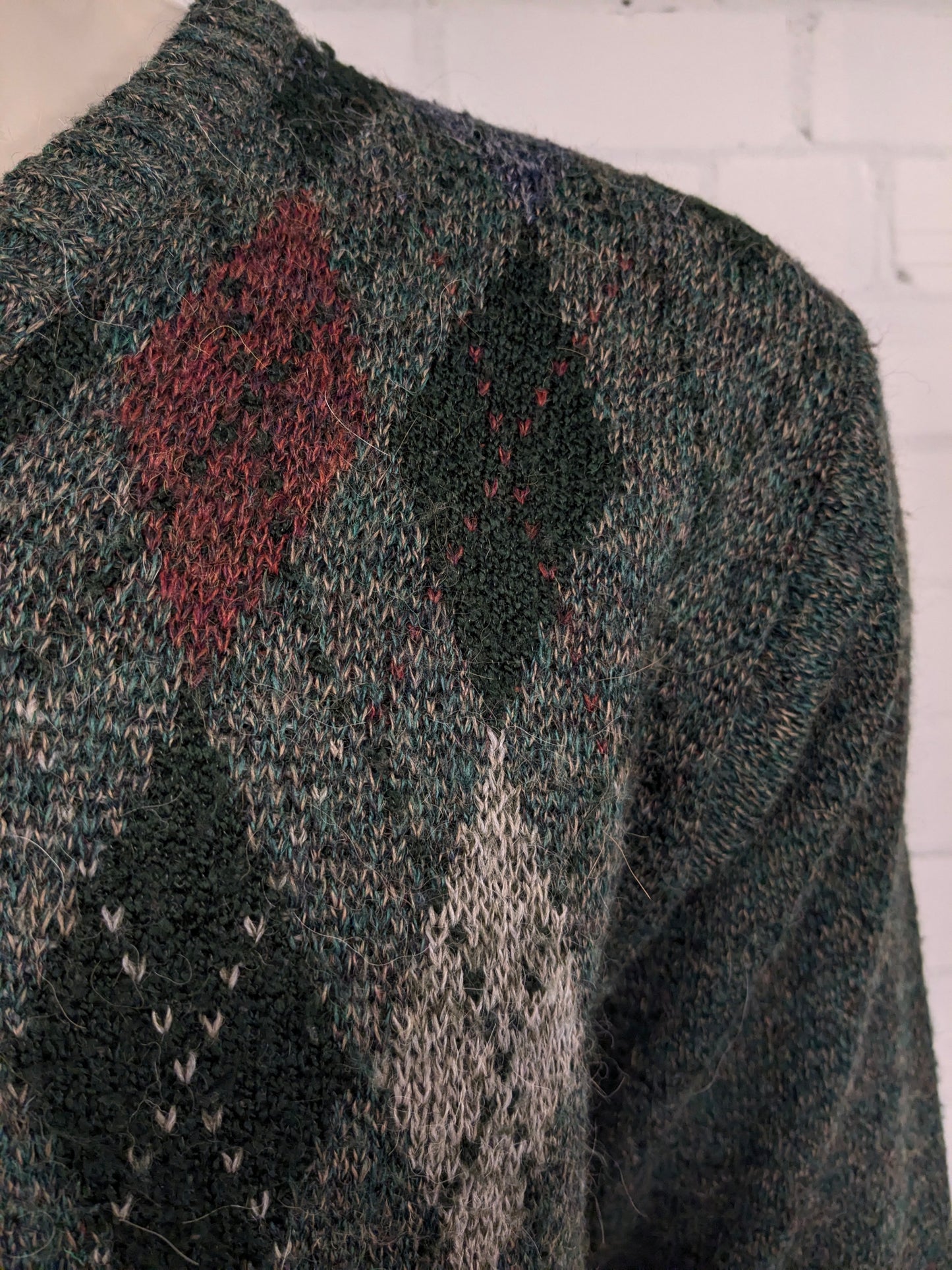 Greenwoods Alpaca / Wollen trui met V-Hals. Groen met Argyle print. Maat L. 18% Wol en 9% Alpaca Wol.