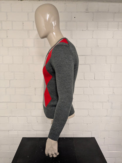 Mailcott trui met V-Hals. Grijs Rode ruiten. Maat S.