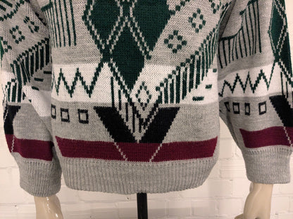 Coskun trui met V-Hals. Grijs Rood Groen gekleurd. Maat L.