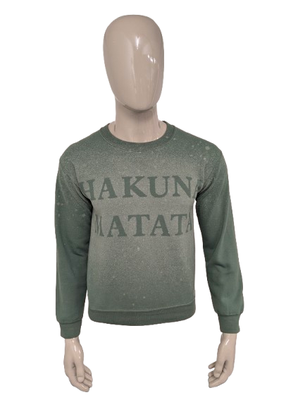 Hakuna Matata trui. groen gekleurd. Maat S.