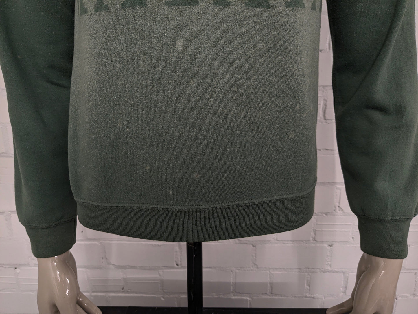 Hakuna Matata sweater. colored green. Size S.