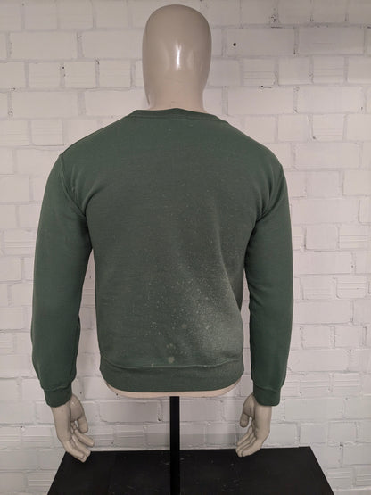 Hakuna Matata sweater. colored green. Size S.