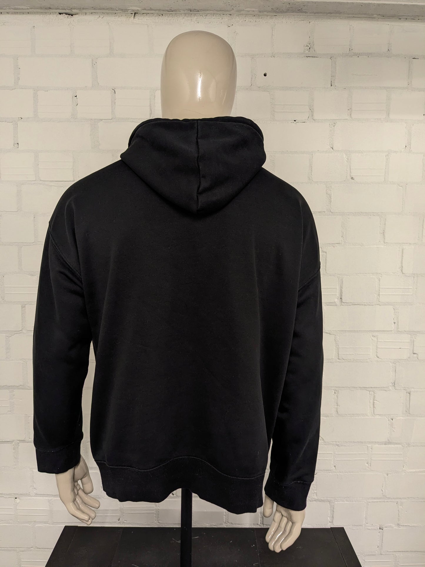 Sweat à capuche H&M "Days of the Hoops". Noir avec impression. Taille XL. coupe surdimensionnée.