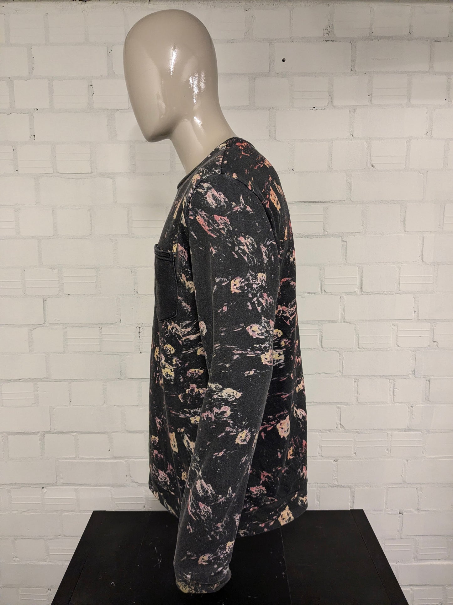 Nana Judy trui. Zwart Gee Roze print. Maat L.