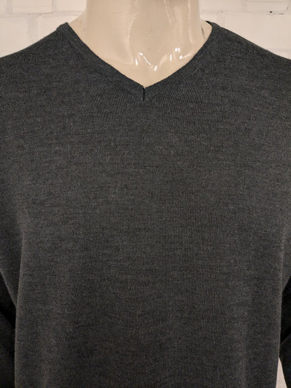 Pull en laine mérinos Fruit of the Loom avec col en V. Gris foncé mélangé. Taille XL. 60% Laine.