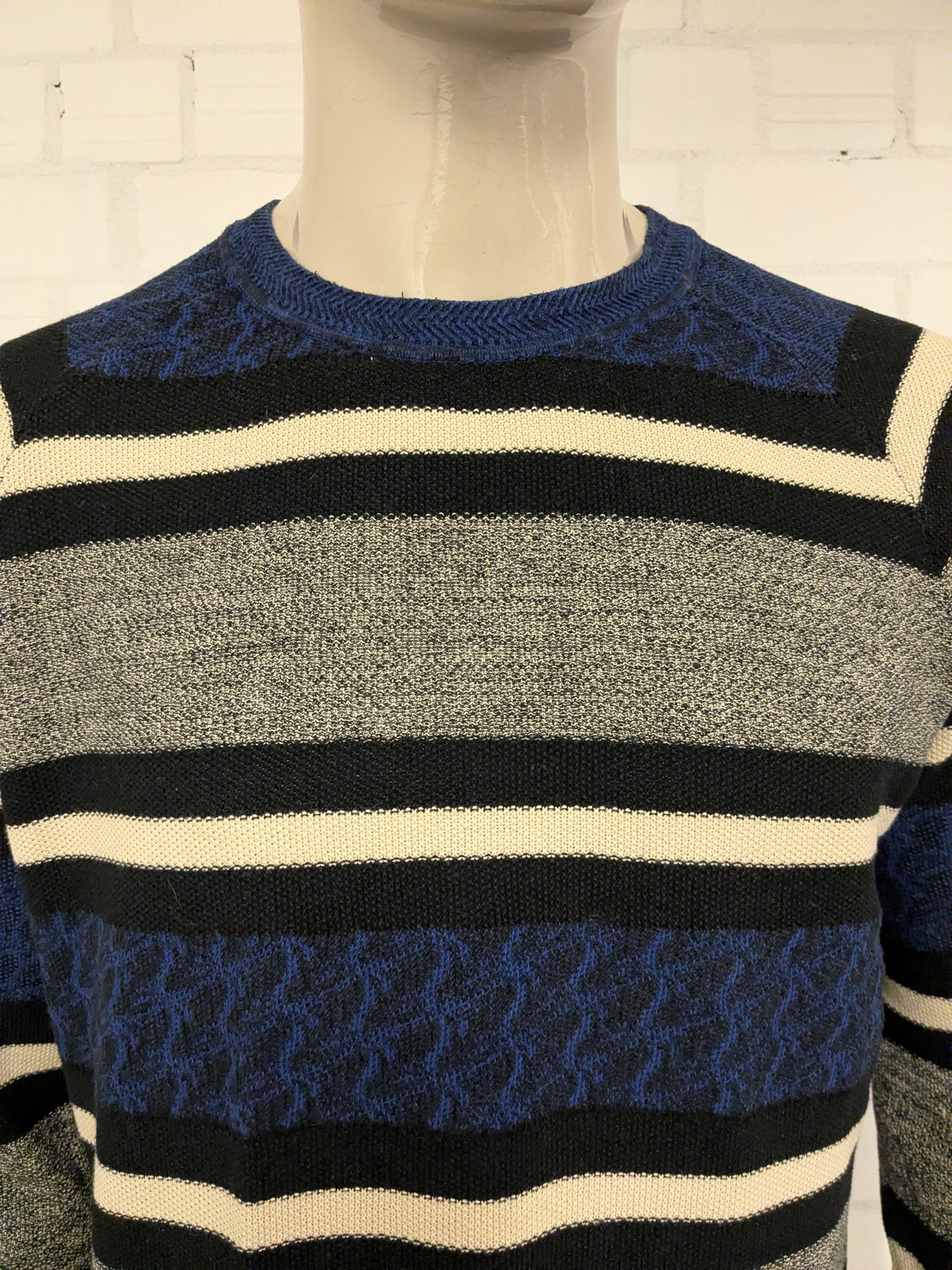 Scotch & Soda sweater. Blue Black Beige colored. Size XL.