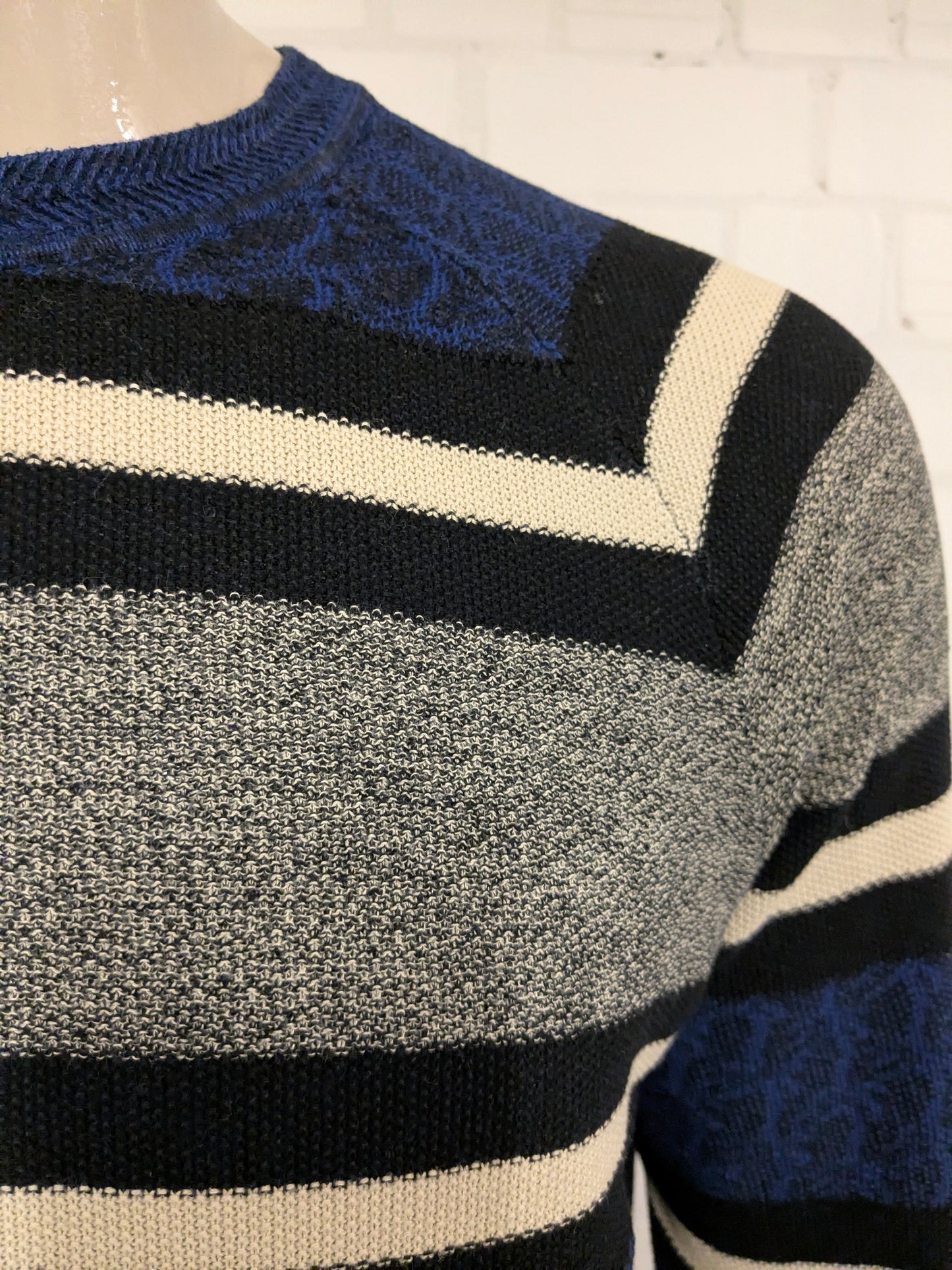 Scotch & Soda sweater. Blue Black Beige colored. Size XL.