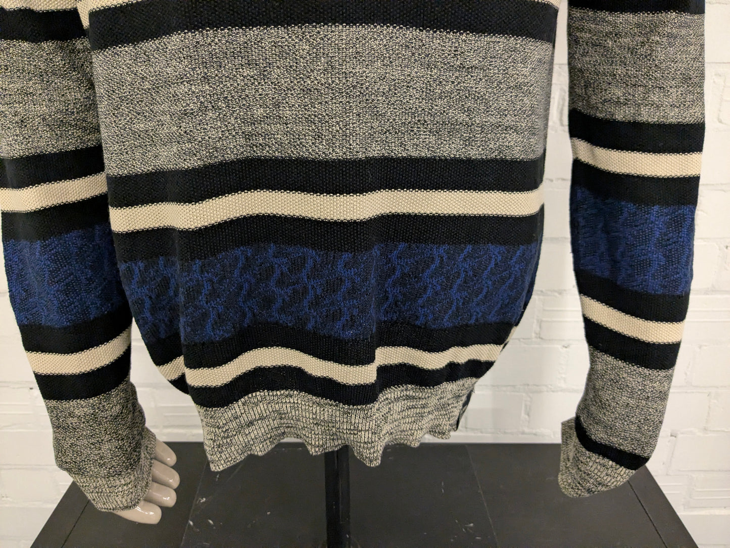 Scotch & Soda sweater. Blue Black Beige colored. Size XL.