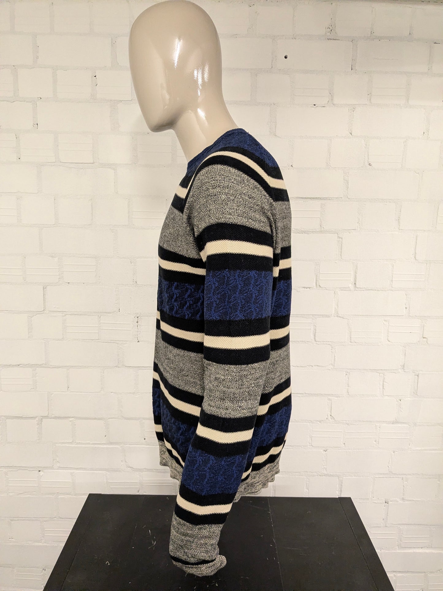 Scotch & Soda sweater. Blue Black Beige colored. Size XL.