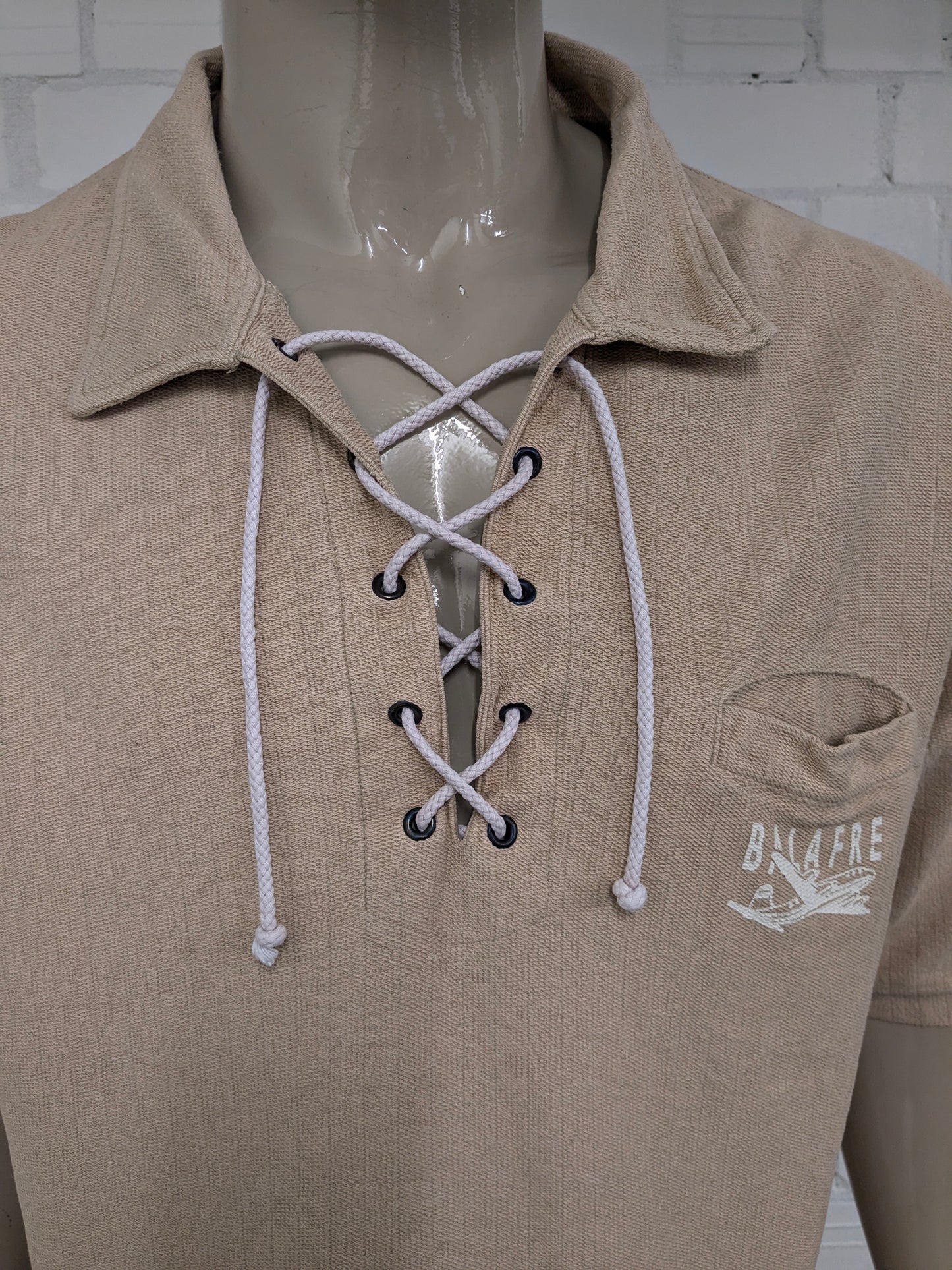 Vintage Balafre polo met touwtjes. Beige gekleurd. Maat 2XL / XXL.