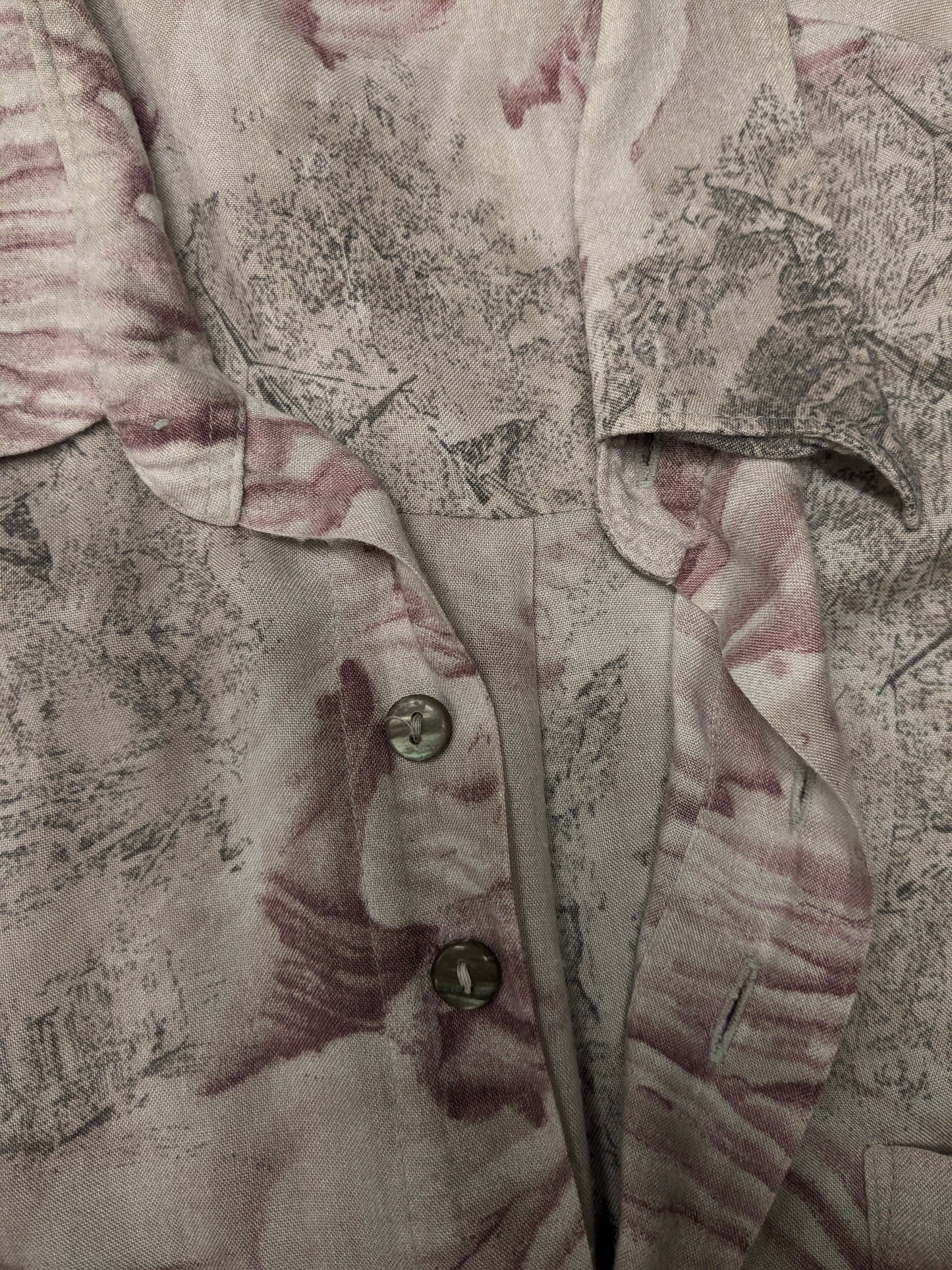 Vintage 80's / 90's short sleeve shirt. Purple Khaki Gray print. Size 2XL / XXL.