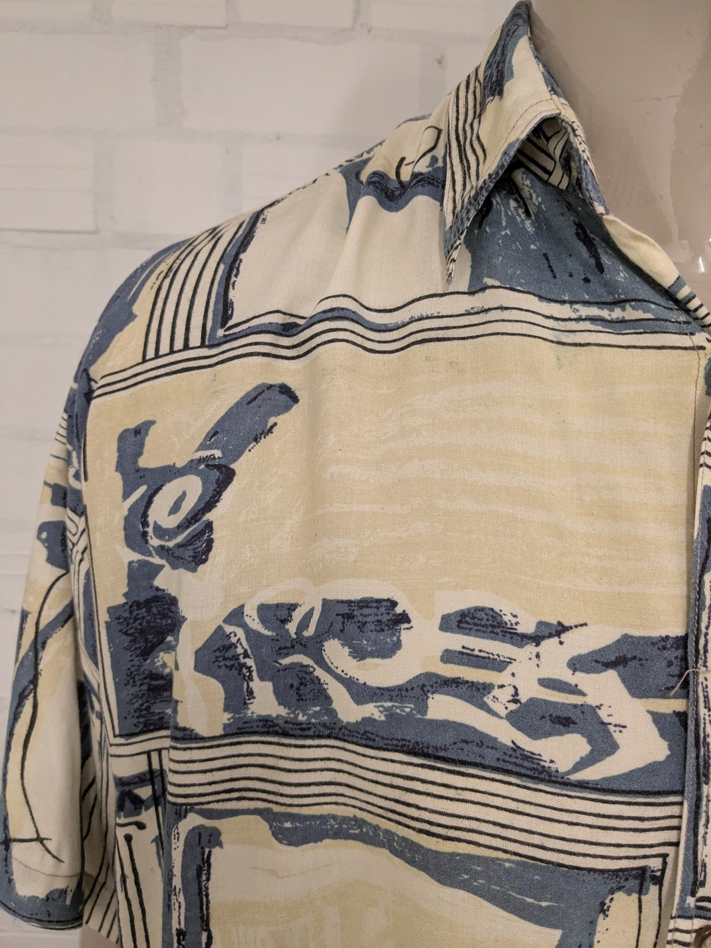 Vintage 80's / 90's Shirt Language Viscose overhemd korte mouw. Geel Blauwe print. Maat XL.