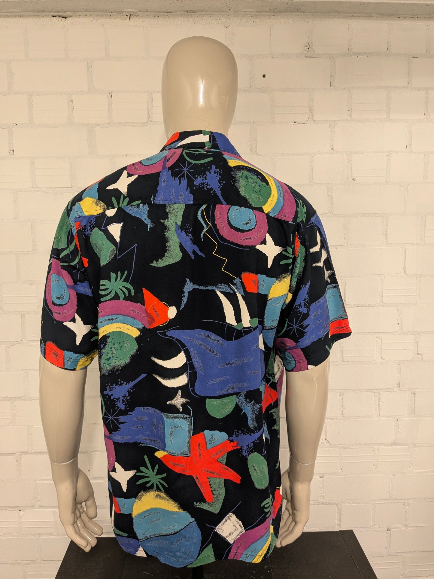 Vintage Best Reworked overhemd korte mouw 80' / 90's style. Gekleurde print. Maat XL.