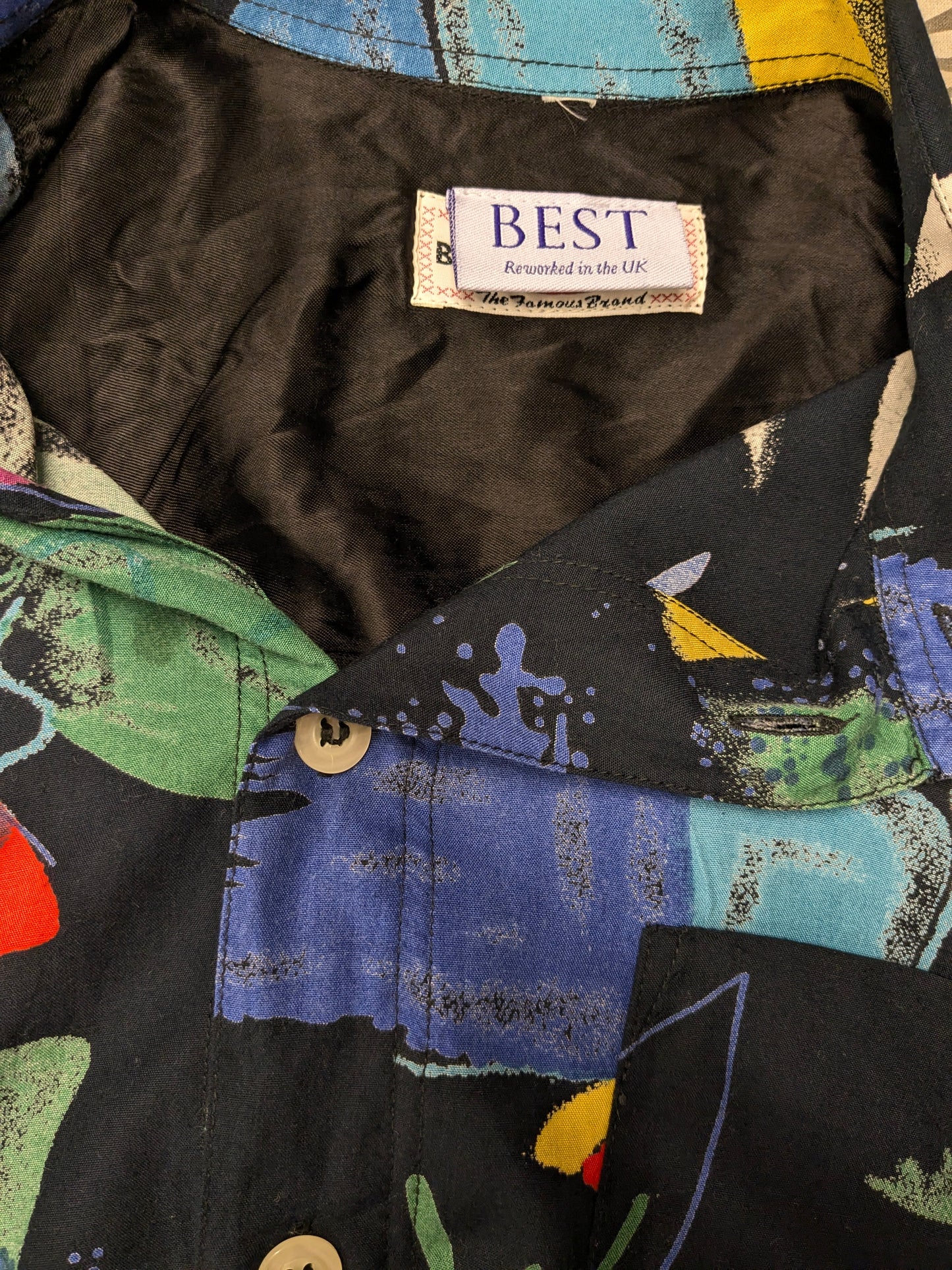 Vintage Best Reworked overhemd korte mouw 80' / 90's style. Gekleurde print. Maat XL.