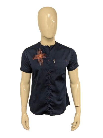 Vintage Nallem shirt. Donker Blauw gekleurd met knoop applicatie. Maat S / M. stretch.