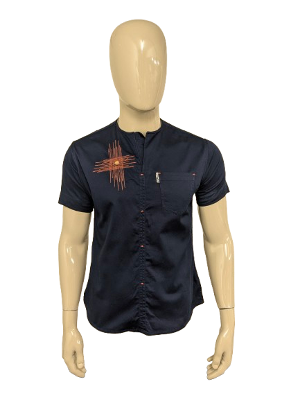 Vintage Nallem shirt. Donker Blauw gekleurd met knoop applicatie. Maat S / M. stretch.