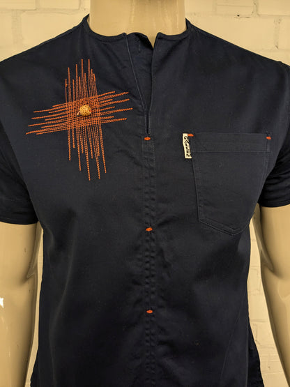 Vintage Nallem shirt. Donker Blauw gekleurd met knoop applicatie. Maat S / M. stretch.