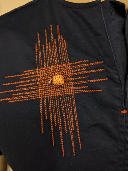 Vintage Nallem shirt. Donker Blauw gekleurd met knoop applicatie. Maat S / M. stretch.