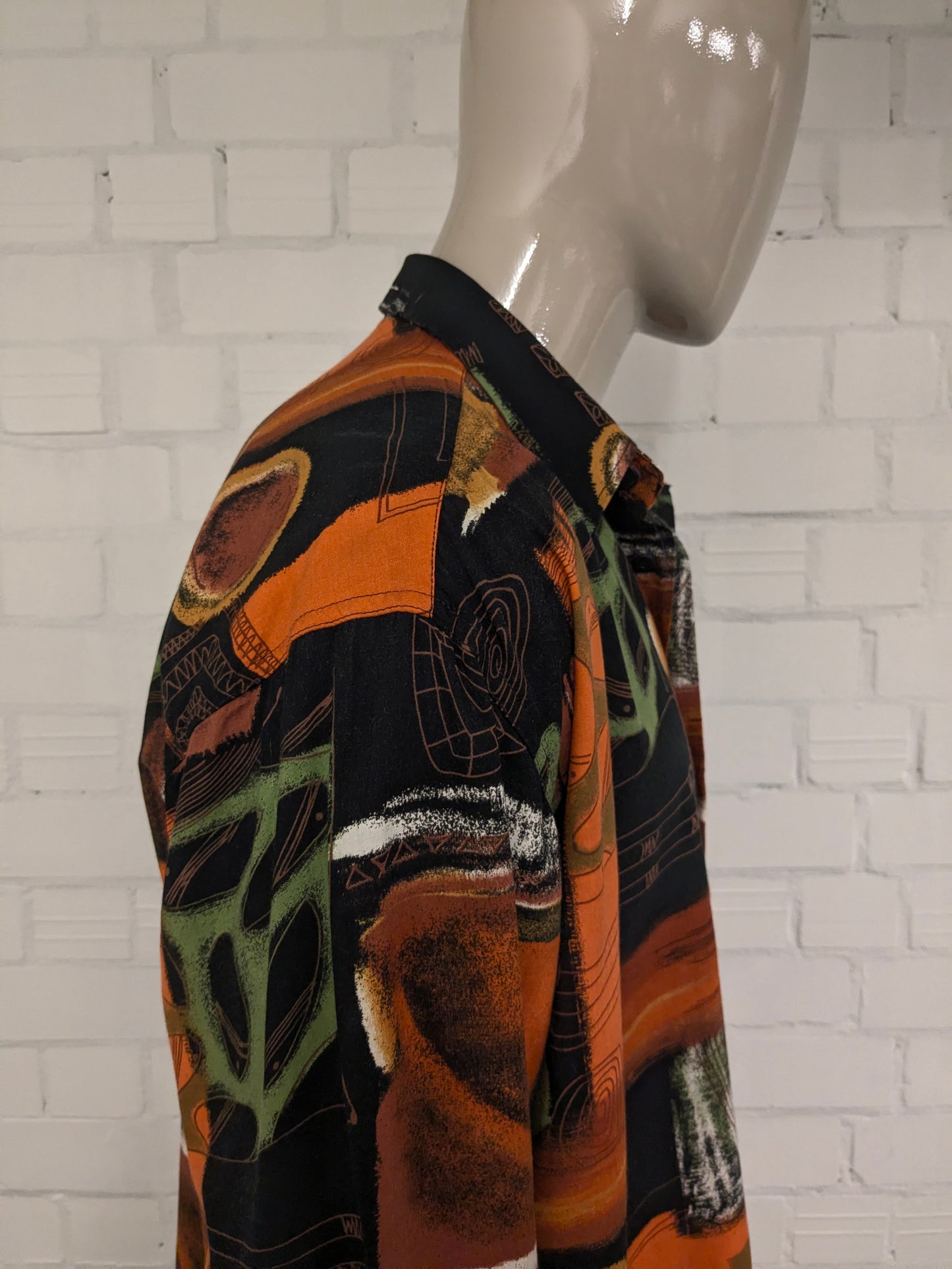 Camisa Waterline vintage de los años 80/90. Estampado naranja, verde y negro. Talla 2XL / XXL.