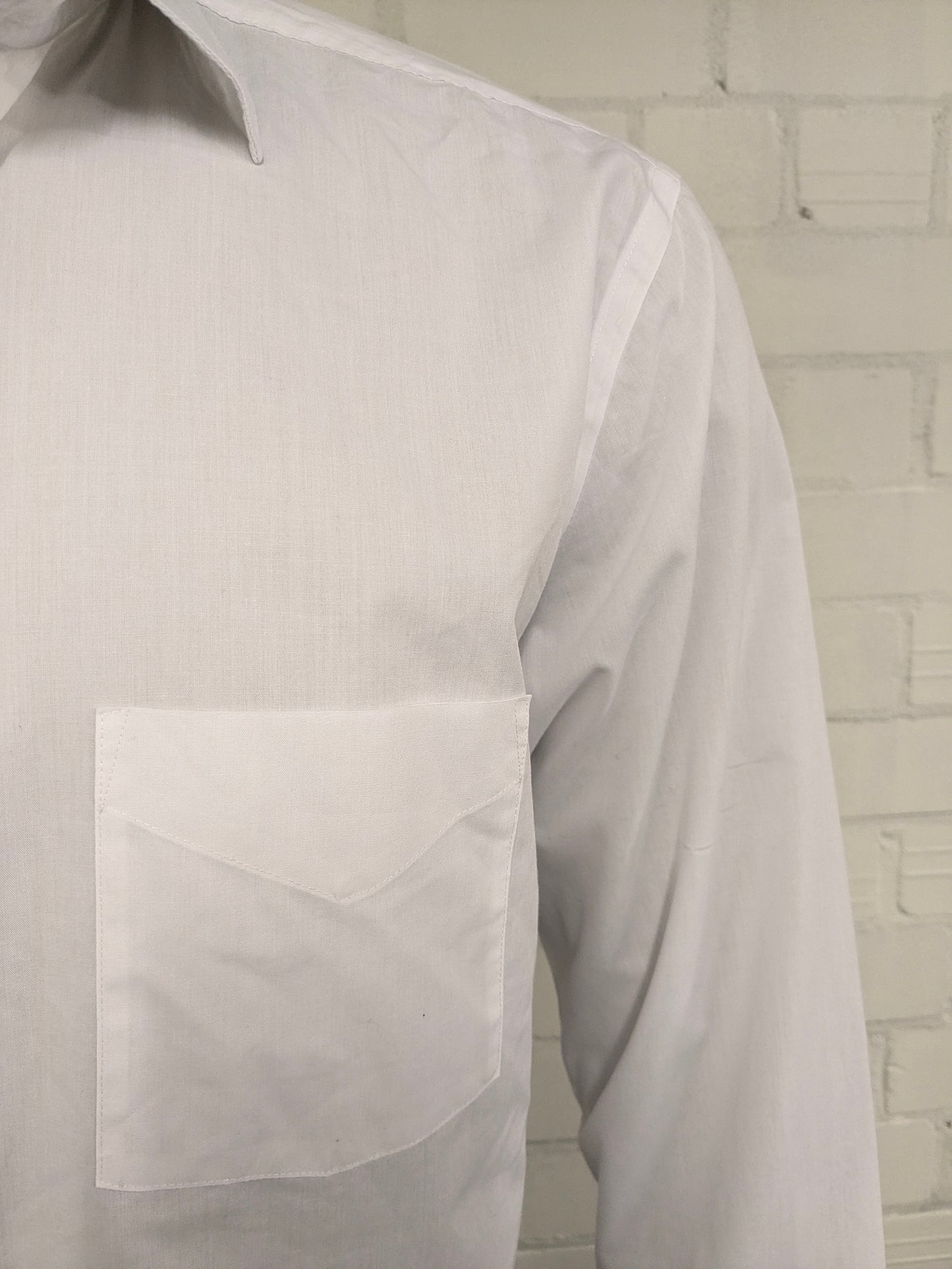 Camisa Stafford. De color blanco. Talla XL. ajuste regular.