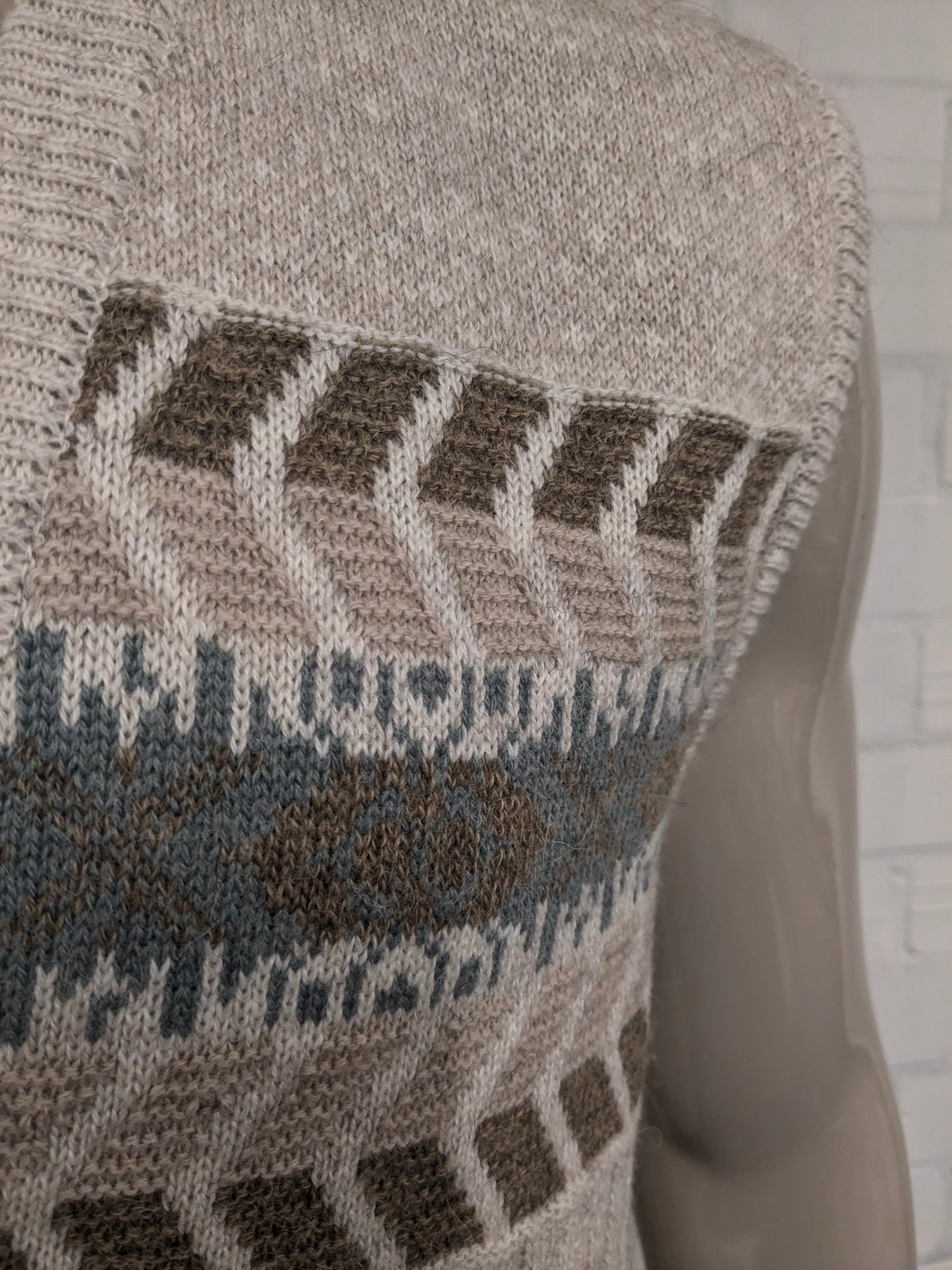 Vintage Chavato Alpaca / Wollen spencer / vest. Beige Bruin Blauw gekleurd. Maat L. 35% Wol & 15% Alpaca.