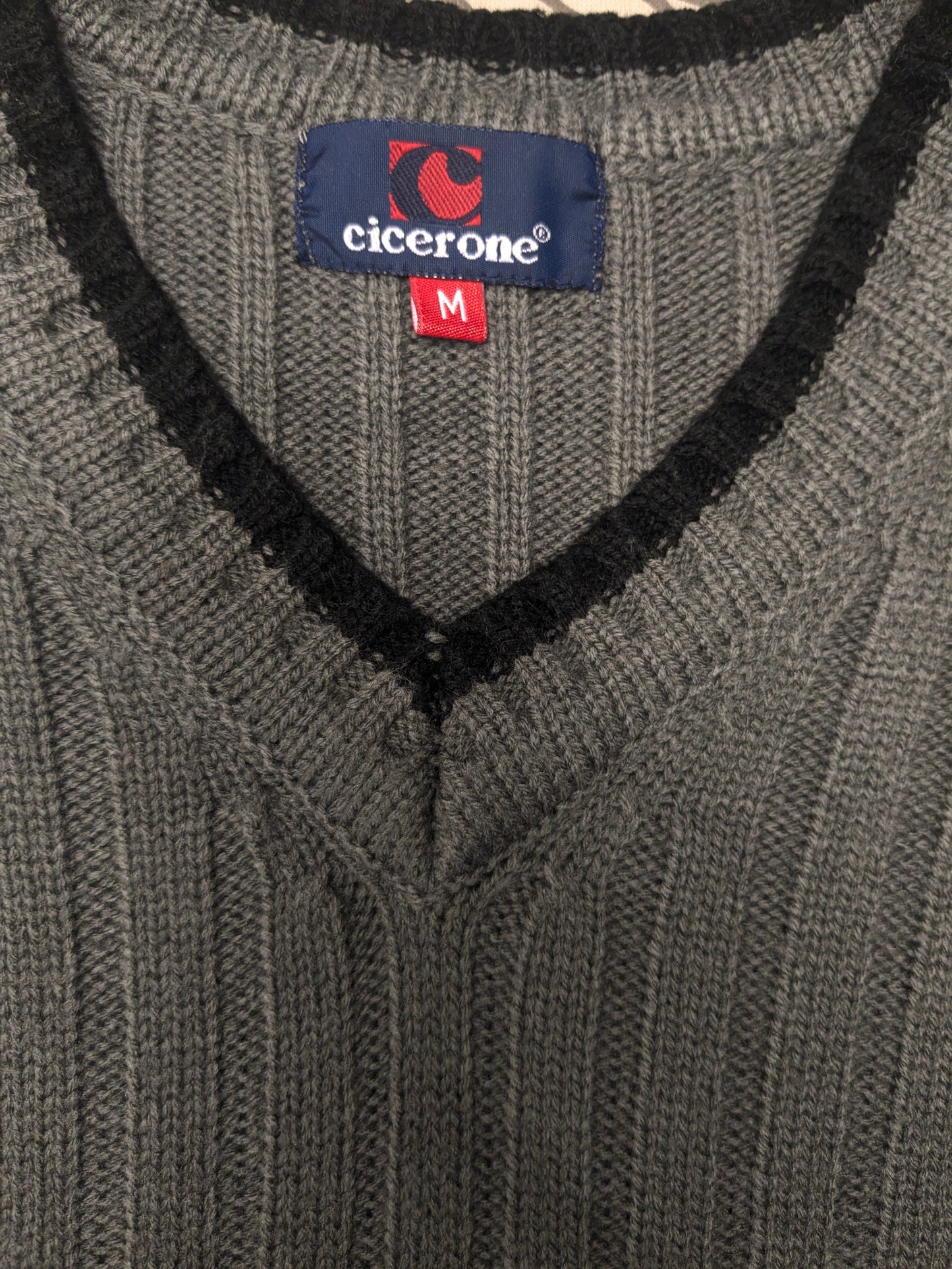 Cicerone spencer met V-Hals. Grijs Zwart Wit gekleurd. Maat M.