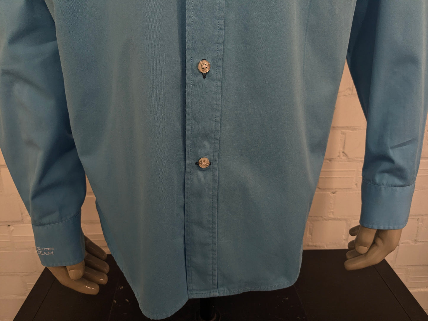 Van Santen & Van Santen overhemd. Blauw met verschillende applicaties. Maat XL.