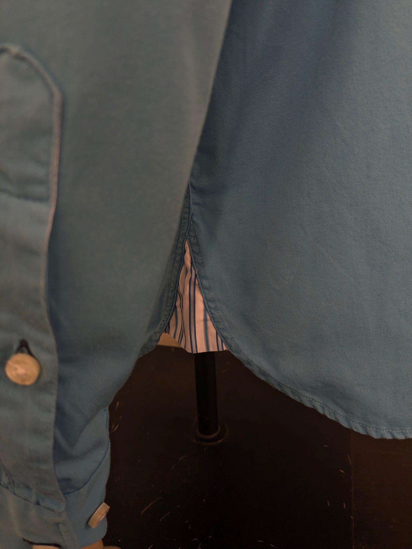 Van Santen & Van Santen overhemd. Blauw met verschillende applicaties. Maat XL.