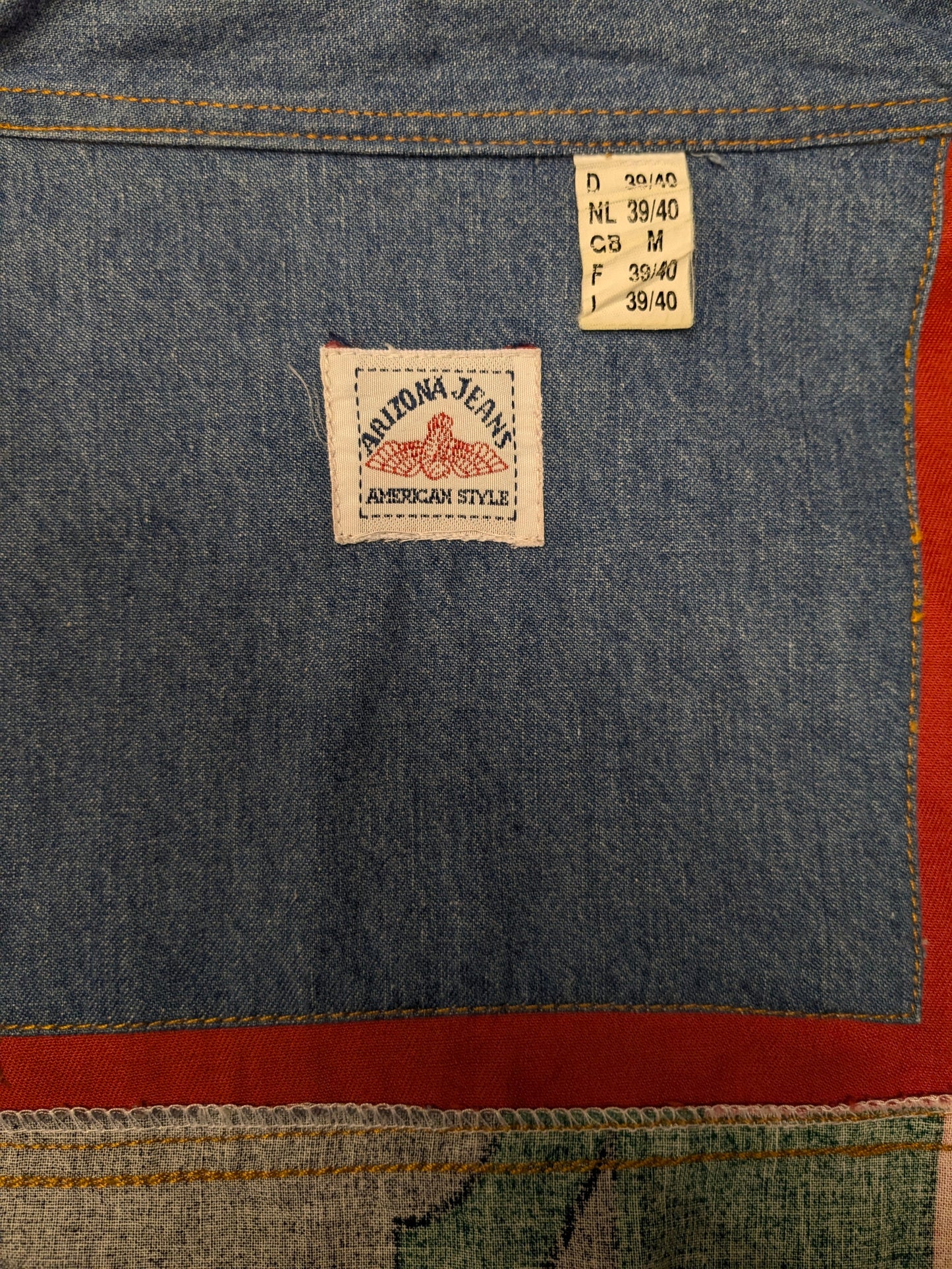 Vintage Arizona jeans overhemd. Gekleurde print met gekleurde knopen. Maat XL.