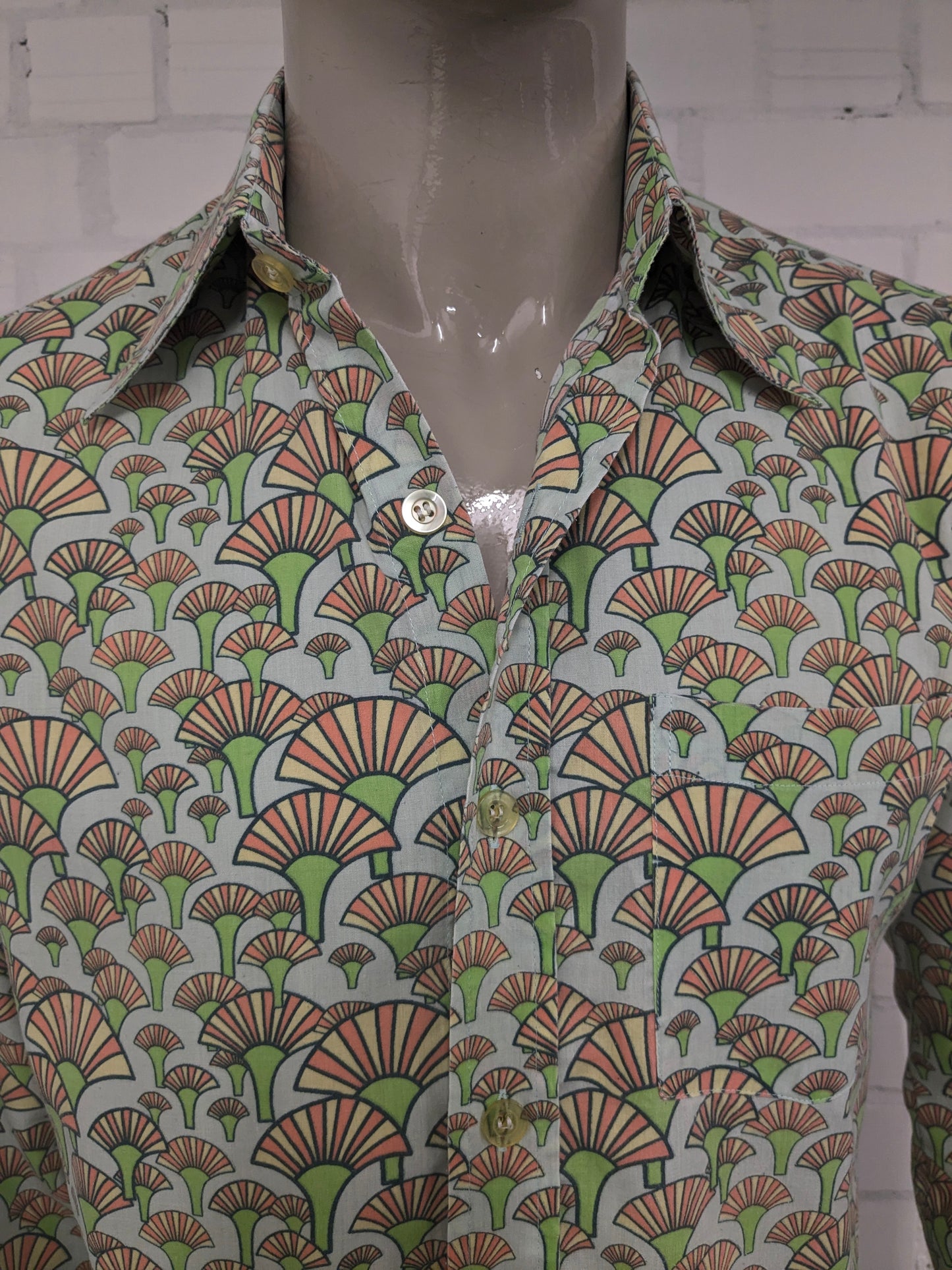 Limited by Chenaski overhemd met puntkraag. Geel Groen Oranje print. Maat L.